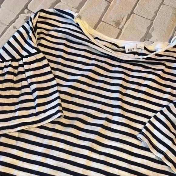 GAP size large top - Picture 2 of 2